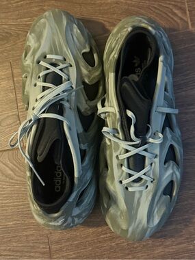 adidas Camouflage-Pattern Wave Runner Sneakers in Olive and Light Gray